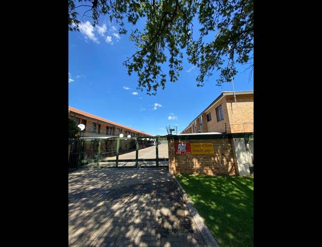 2 BEDROOM PROPERTY TO RENT IN BULT WEST